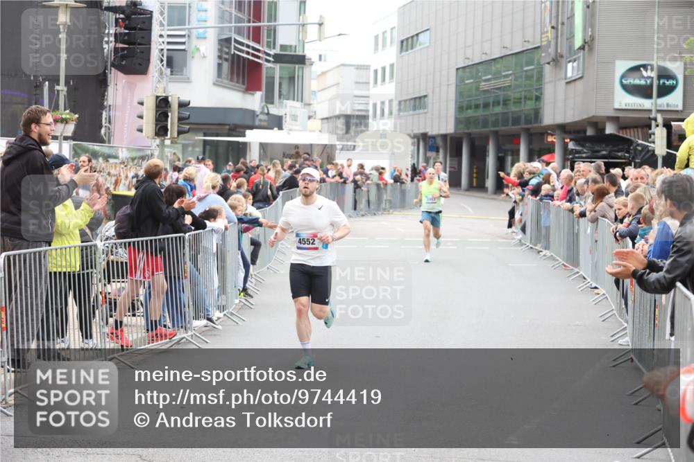 12.06.2026 - Holstenköstenlauf Andreas Tolksdorf http://msf.ph/oto/9744419 12.06.2026 17:52:37 Laufen 4552, 5953 meine-sportfotos.de