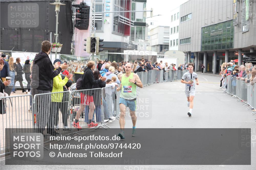 12.06.2026 - Holstenköstenlauf Andreas Tolksdorf http://msf.ph/oto/9744420 12.06.2026 17:52:41 Laufen 3953 meine-sportfotos.de