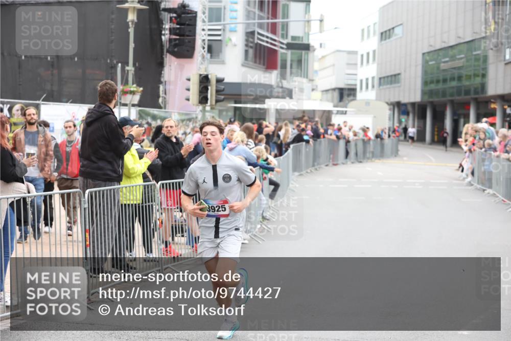 12.06.2026 - Holstenköstenlauf Andreas Tolksdorf http://msf.ph/oto/9744427 12.06.2026 17:52:44 Laufen 3925 meine-sportfotos.de