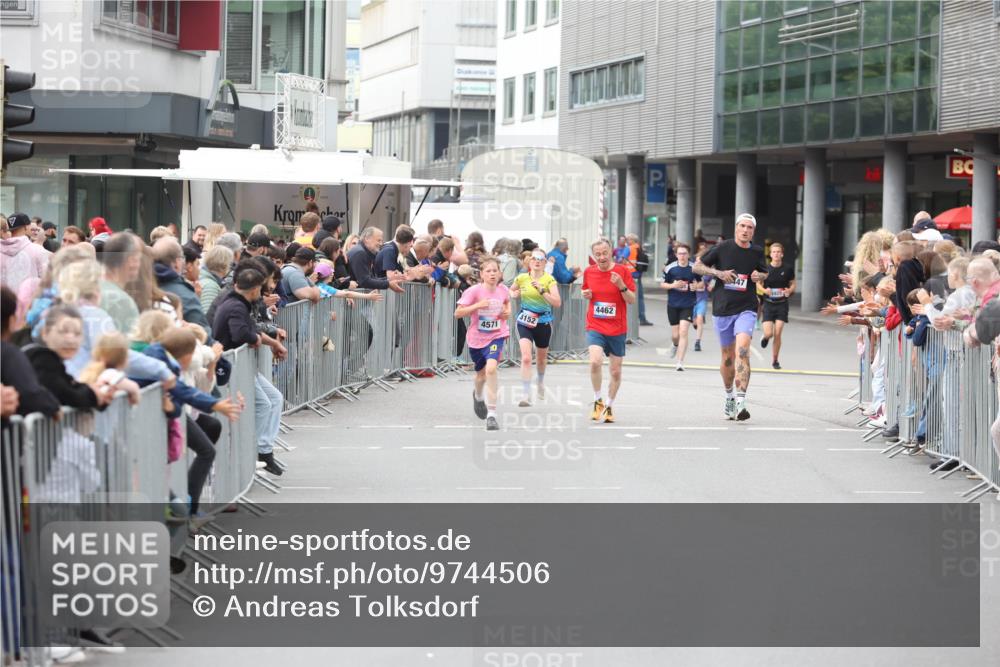 12.06.2026 - Holstenköstenlauf Andreas Tolksdorf http://msf.ph/oto/9744506 12.06.2026 17:54:41 Laufen 4571, 3152, 4462, 10 meine-sportfotos.de