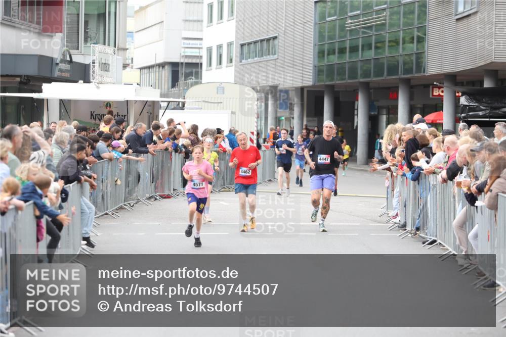 12.06.2026 - Holstenköstenlauf Andreas Tolksdorf http://msf.ph/oto/9744507 12.06.2026 17:54:42 Laufen 4571, 4462, 4447 meine-sportfotos.de