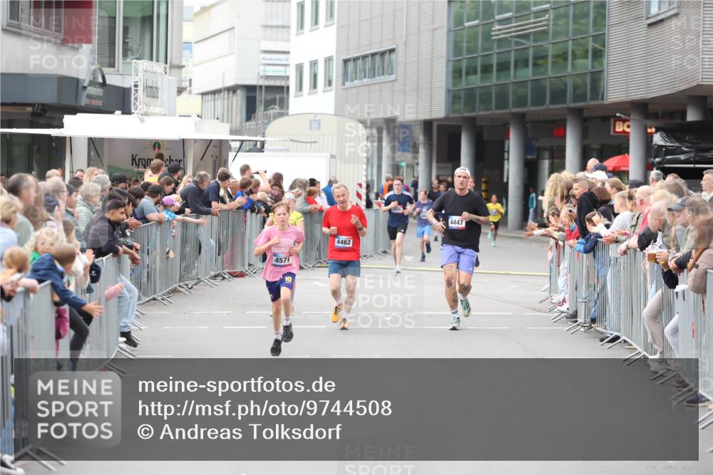 12.06.2026 - Holstenköstenlauf Andreas Tolksdorf http://msf.ph/oto/9744508 12.06.2026 17:54:42 Laufen 4571, 4462, 10, 4447 meine-sportfotos.de