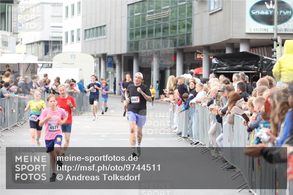 12.06.2026 - Holstenköstenlauf Andreas Tolksdorf http://msf.ph/oto/9744511 12.06.2026 17:54:44 Laufen 3152, 4571, 4447 meine-sportfotos.de