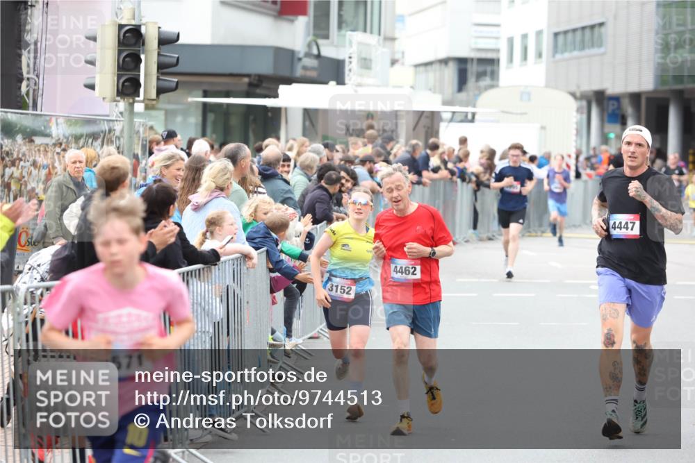 12.06.2026 - Holstenköstenlauf Andreas Tolksdorf http://msf.ph/oto/9744513 12.06.2026 17:54:47 Laufen 4571, 3152, 4462, 4447 meine-sportfotos.de