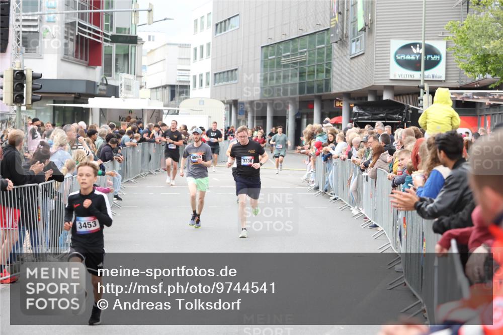 12.06.2026 - Holstenköstenlauf Andreas Tolksdorf http://msf.ph/oto/9744541 12.06.2026 17:55:09 Laufen 3453, 4563, 4550, 3336 meine-sportfotos.de