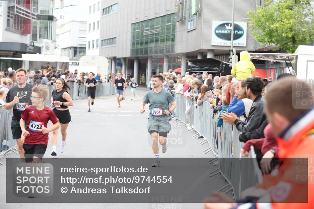 12.06.2026 - Holstenköstenlauf Andreas Tolksdorf http://msf.ph/oto/9744554 12.06.2026 17:55:19 Laufen 3820, 4722, 3951 meine-sportfotos.de
