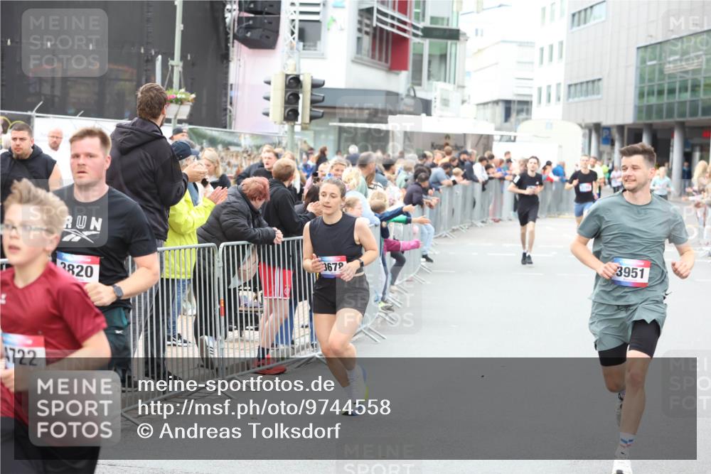 12.06.2026 - Holstenköstenlauf Andreas Tolksdorf http://msf.ph/oto/9744558 12.06.2026 17:55:20 Laufen 4722, 3820, 3678, 3951 meine-sportfotos.de