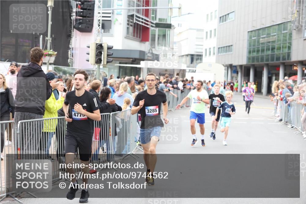 12.06.2026 - Holstenköstenlauf Andreas Tolksdorf http://msf.ph/oto/9744562 12.06.2026 17:55:27 Laufen 11, 3745, 4713, 454, 3285, 4773 meine-sportfotos.de