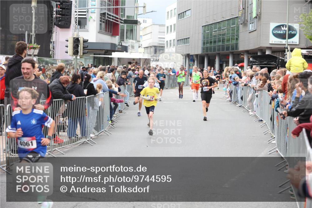 12.06.2026 - Holstenköstenlauf Andreas Tolksdorf http://msf.ph/oto/9744595 12.06.2026 17:55:49 Laufen 4061, 3496, 3606 meine-sportfotos.de
