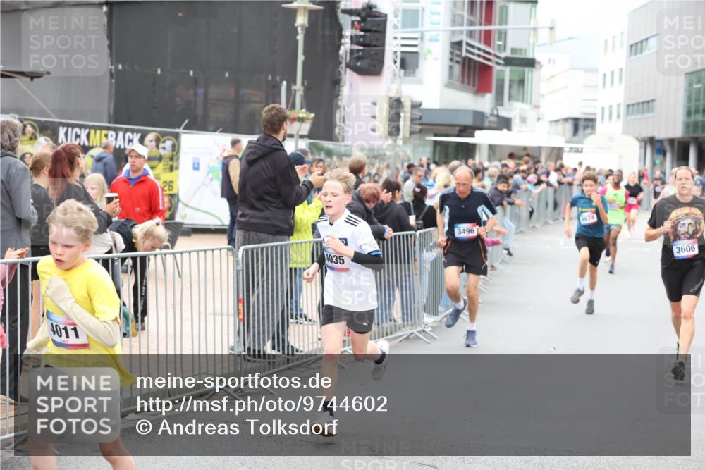 12.06.2026 - Holstenköstenlauf Andreas Tolksdorf http://msf.ph/oto/9744602 12.06.2026 17:55:52 Laufen 4011, 26, 4035, 11, 4674, 3496, 3606 meine-sportfotos.de
