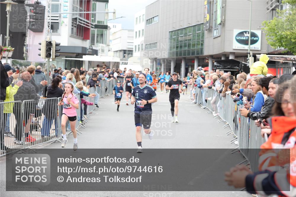 12.06.2026 - Holstenköstenlauf Andreas Tolksdorf http://msf.ph/oto/9744616 12.06.2026 17:56:01 Laufen 4765, 3532, 3572 meine-sportfotos.de