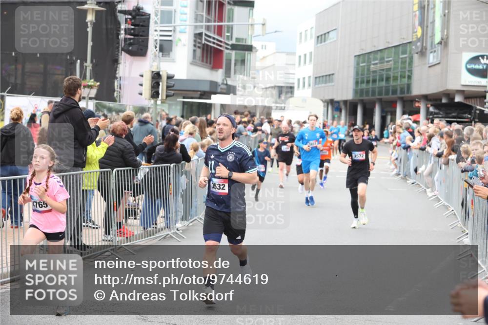 12.06.2026 - Holstenköstenlauf Andreas Tolksdorf http://msf.ph/oto/9744619 12.06.2026 17:56:02 Laufen 4765, 3532, 3572 meine-sportfotos.de