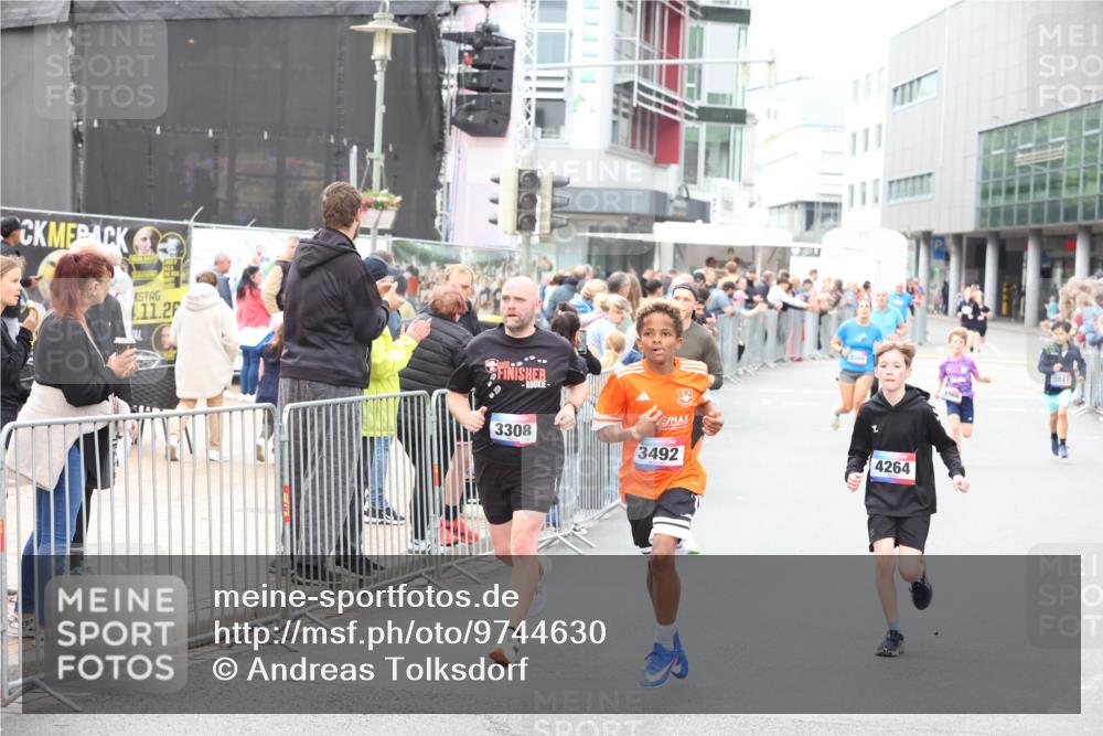 12.06.2026 - Holstenköstenlauf Andreas Tolksdorf http://msf.ph/oto/9744630 12.06.2026 17:56:08 Laufen 1, 11, 2, 3308, 3492, 4264, 3847 meine-sportfotos.de