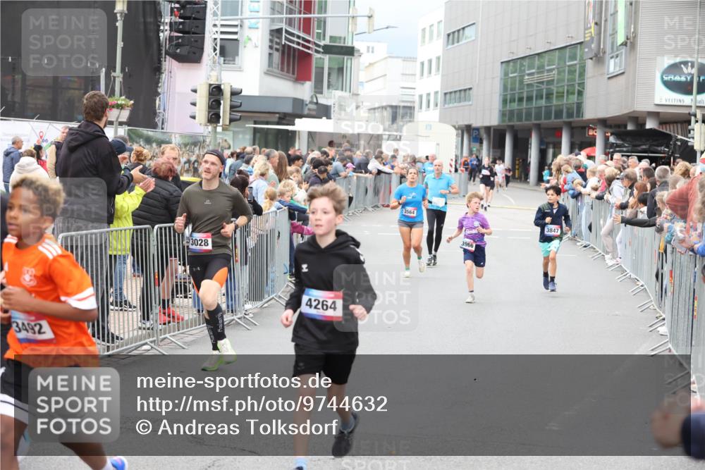 12.06.2026 - Holstenköstenlauf Andreas Tolksdorf http://msf.ph/oto/9744632 12.06.2026 17:56:09 Laufen 3492, 3028, 4264, 3564, 3966, 3847 meine-sportfotos.de