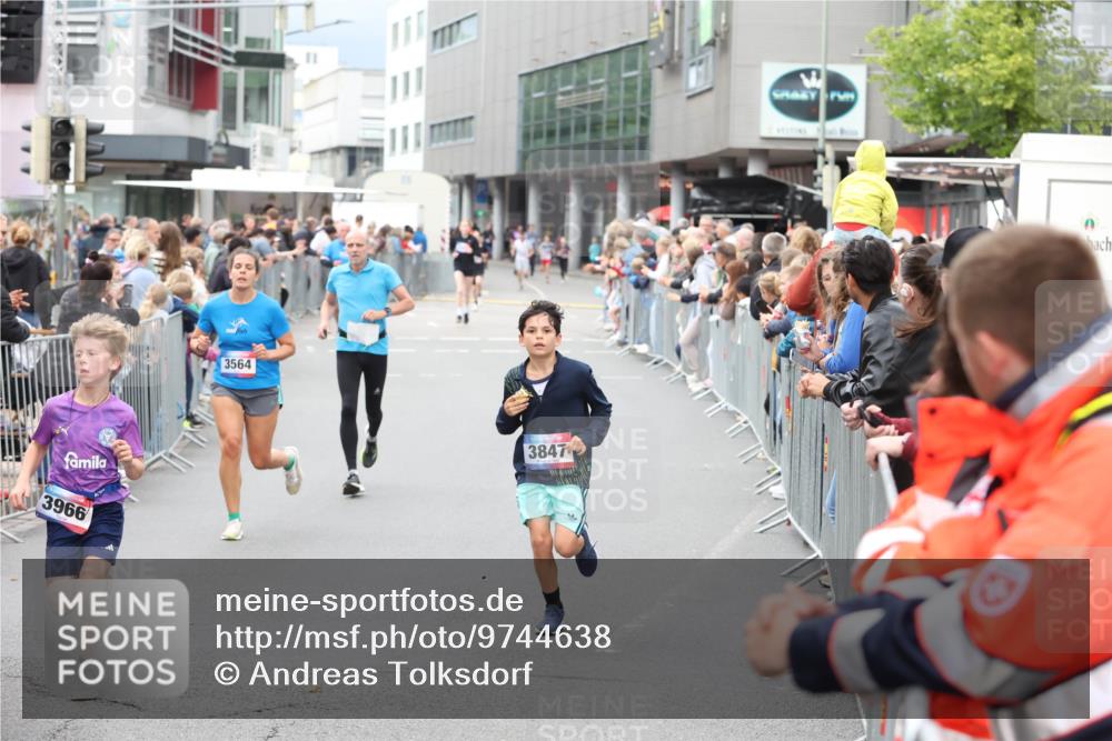 12.06.2026 - Holstenköstenlauf Andreas Tolksdorf http://msf.ph/oto/9744638 12.06.2026 17:56:12 Laufen 3966, 3564, 3847 meine-sportfotos.de
