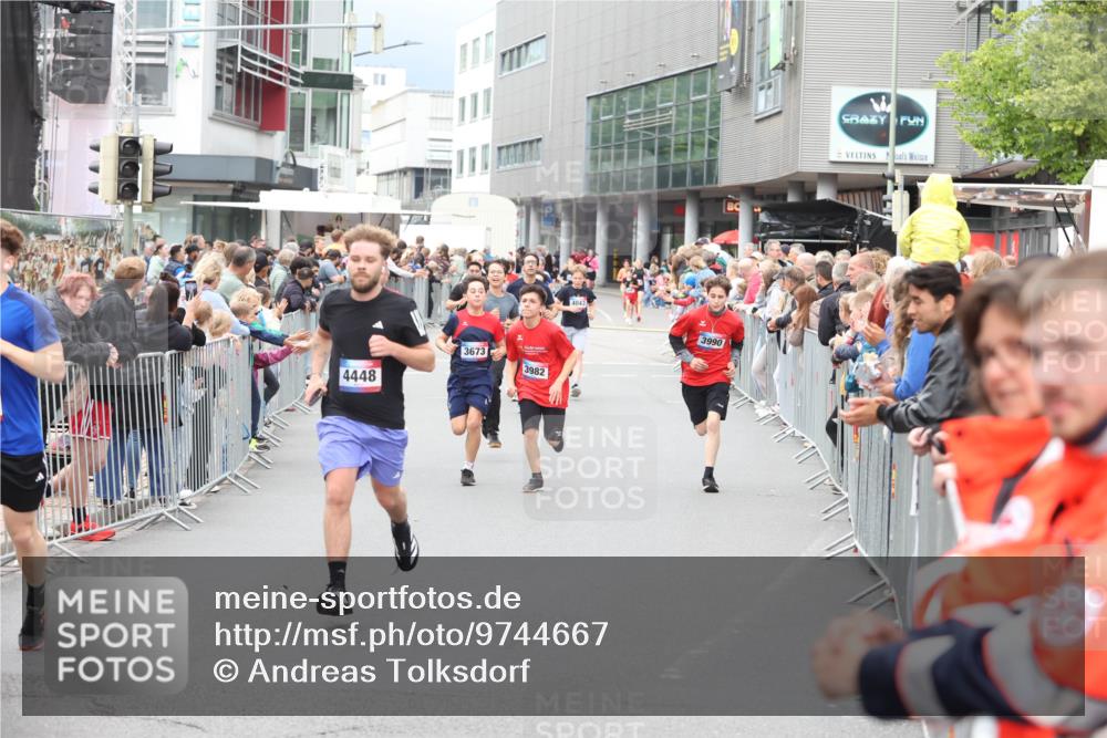 12.06.2026 - Holstenköstenlauf Andreas Tolksdorf http://msf.ph/oto/9744667 12.06.2026 17:56:37 Laufen 4448, 3673, 3982, 4043, 3990 meine-sportfotos.de