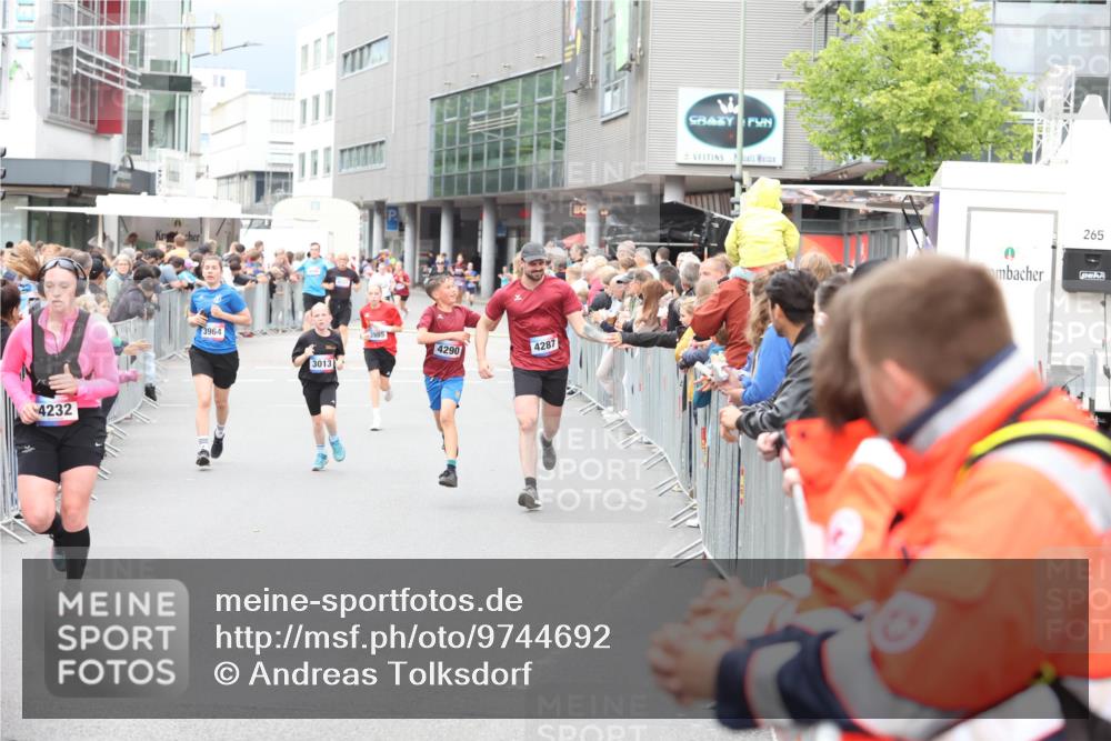 12.06.2026 - Holstenköstenlauf Andreas Tolksdorf http://msf.ph/oto/9744692 12.06.2026 17:56:59 Laufen 4232, 3964, 3013, 3985, 4290, 4287, 265 meine-sportfotos.de