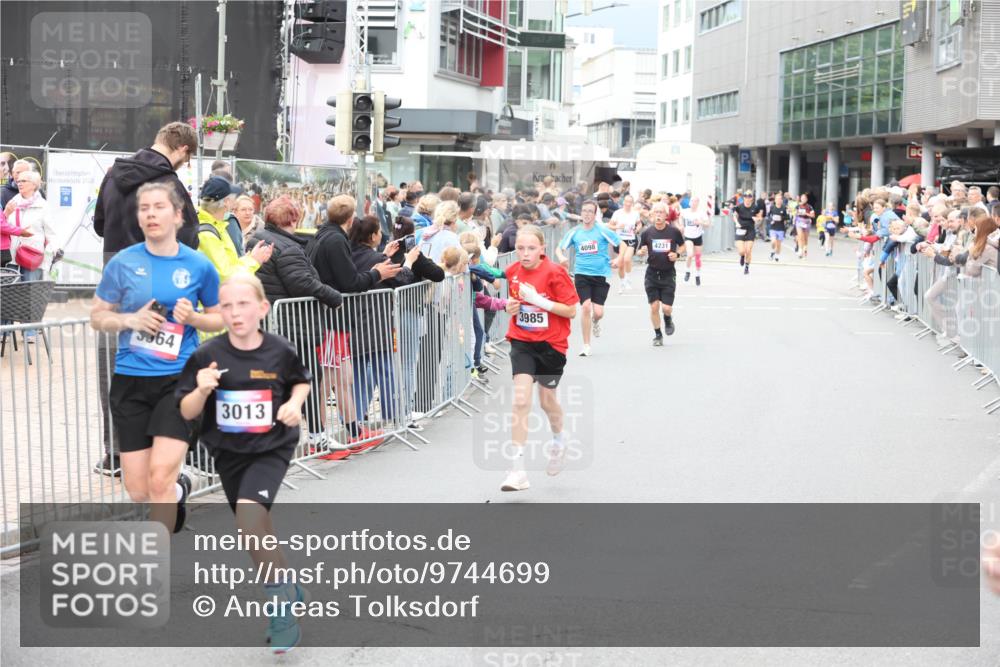 12.06.2026 - Holstenköstenlauf Andreas Tolksdorf http://msf.ph/oto/9744699 12.06.2026 17:57:03 Laufen 2025, 64, 3013, 3985, 4098, 4231 meine-sportfotos.de