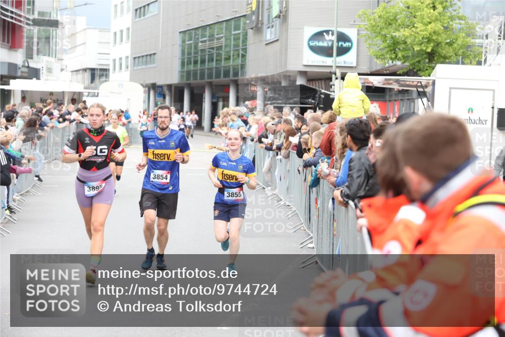 12.06.2026 - Holstenköstenlauf Andreas Tolksdorf http://msf.ph/oto/9744724 12.06.2026 17:57:20 Laufen 3895, 3854, 3855 meine-sportfotos.de
