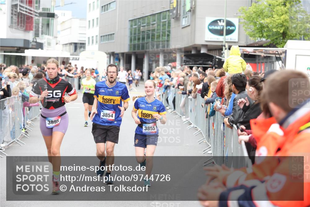 12.06.2026 - Holstenköstenlauf Andreas Tolksdorf http://msf.ph/oto/9744726 12.06.2026 17:57:20 Laufen 3895, 3854, 3855 meine-sportfotos.de
