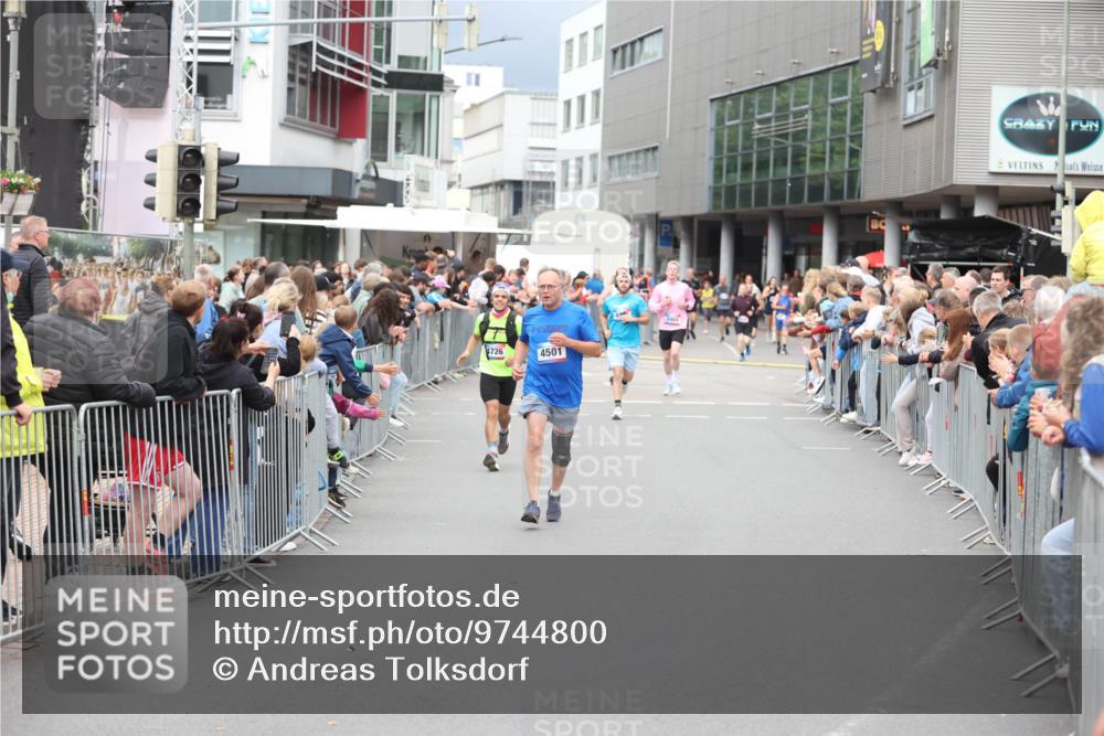12.06.2026 - Holstenköstenlauf Andreas Tolksdorf http://msf.ph/oto/9744800 12.06.2026 17:58:26 Laufen 4726, 4501, 3464 meine-sportfotos.de
