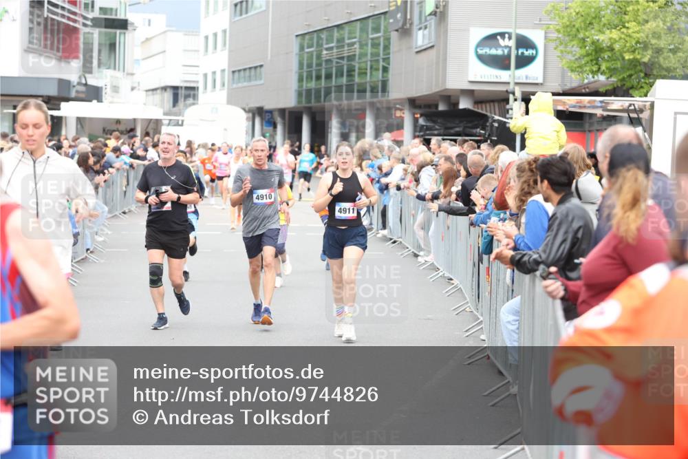 12.06.2026 - Holstenköstenlauf Andreas Tolksdorf http://msf.ph/oto/9744826 12.06.2026 17:58:46 Laufen 4910, 4911 meine-sportfotos.de