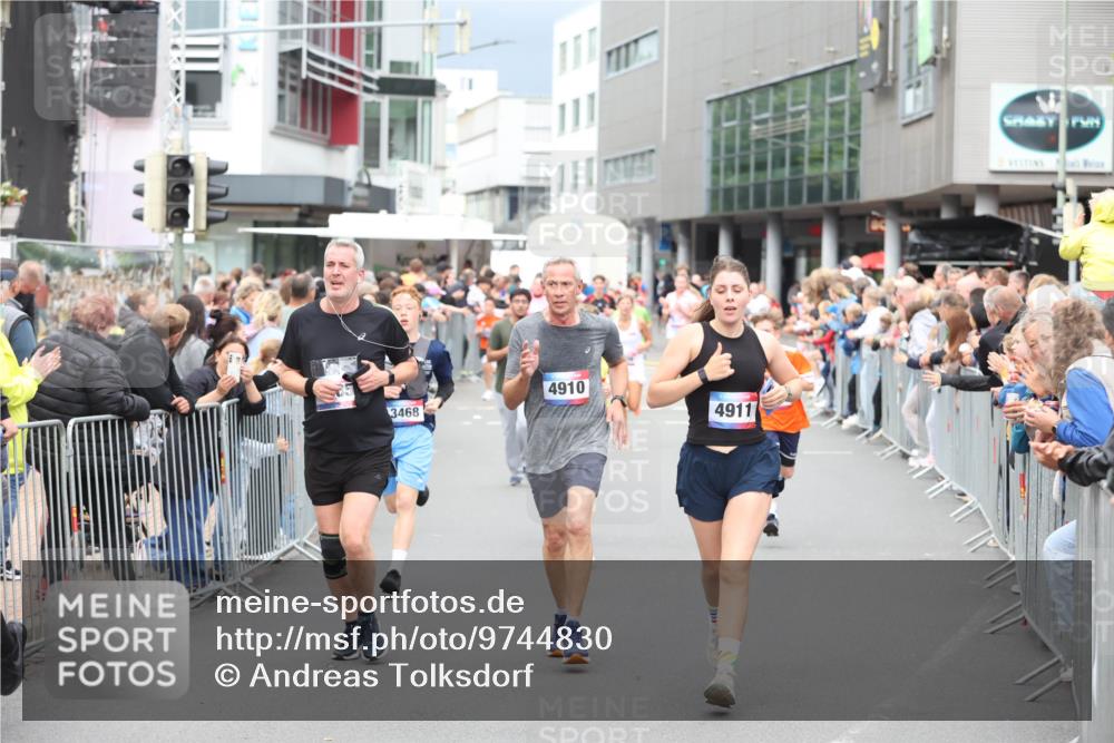 12.06.2026 - Holstenköstenlauf Andreas Tolksdorf http://msf.ph/oto/9744830 12.06.2026 17:58:48 Laufen 4910, 3468, 4911 meine-sportfotos.de