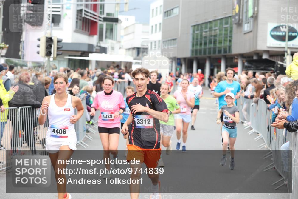 12.06.2026 - Holstenköstenlauf Andreas Tolksdorf http://msf.ph/oto/9744839 12.06.2026 17:58:55 Laufen 4406, 2030, 4329, 178, 3312, 71, 407 meine-sportfotos.de