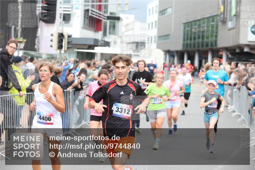 12.06.2026 - Holstenköstenlauf Andreas Tolksdorf http://msf.ph/oto/9744840 12.06.2026 17:58:55 Laufen 4406, 3312, 4220 meine-sportfotos.de