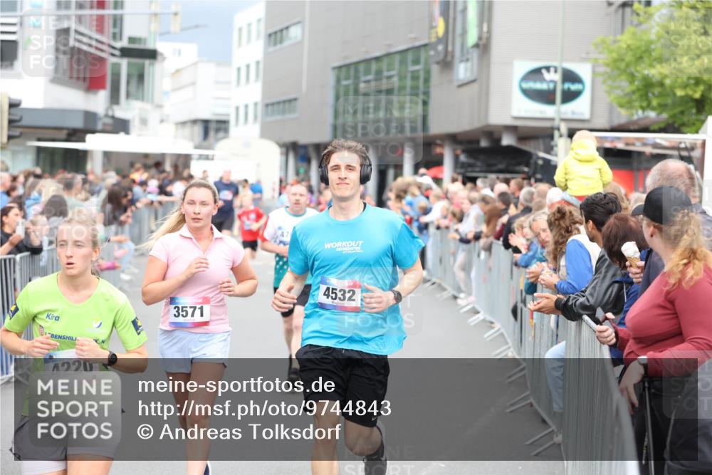 12.06.2026 - Holstenköstenlauf Andreas Tolksdorf http://msf.ph/oto/9744843 12.06.2026 17:58:57 Laufen 4220, 3571, 4532 meine-sportfotos.de