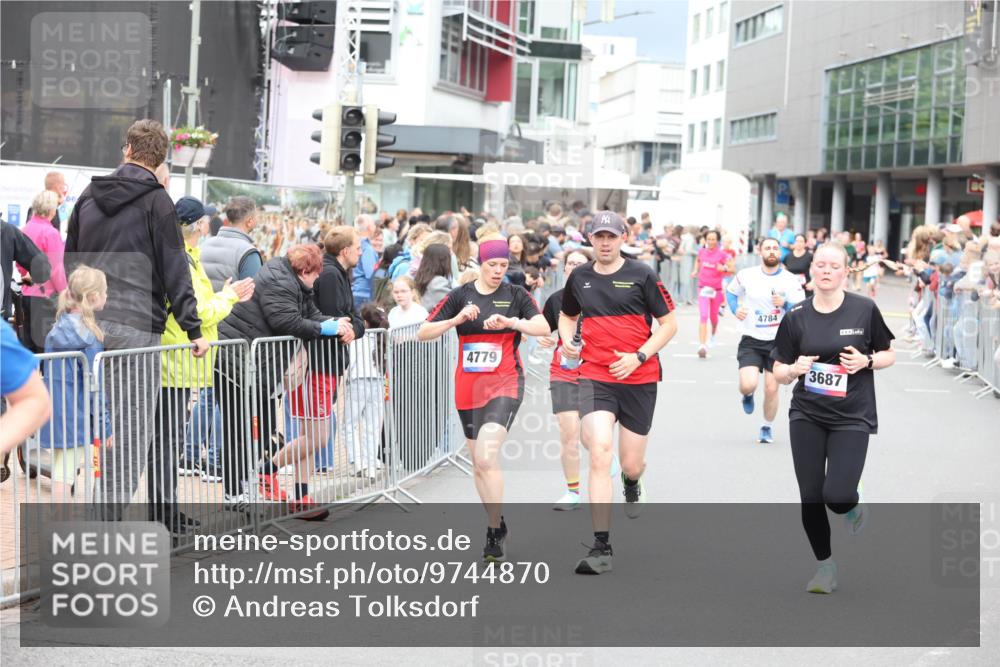 12.06.2026 - Holstenköstenlauf Andreas Tolksdorf http://msf.ph/oto/9744870 12.06.2026 17:59:18 Laufen 4779, 4784, 3687 meine-sportfotos.de