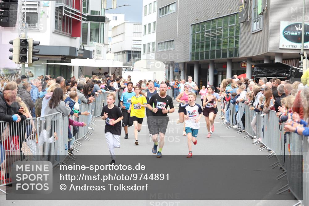 12.06.2026 - Holstenköstenlauf Andreas Tolksdorf http://msf.ph/oto/9744891 12.06.2026 17:59:34 Laufen 410, 4026, 4459, 315, 4458, 3861 meine-sportfotos.de