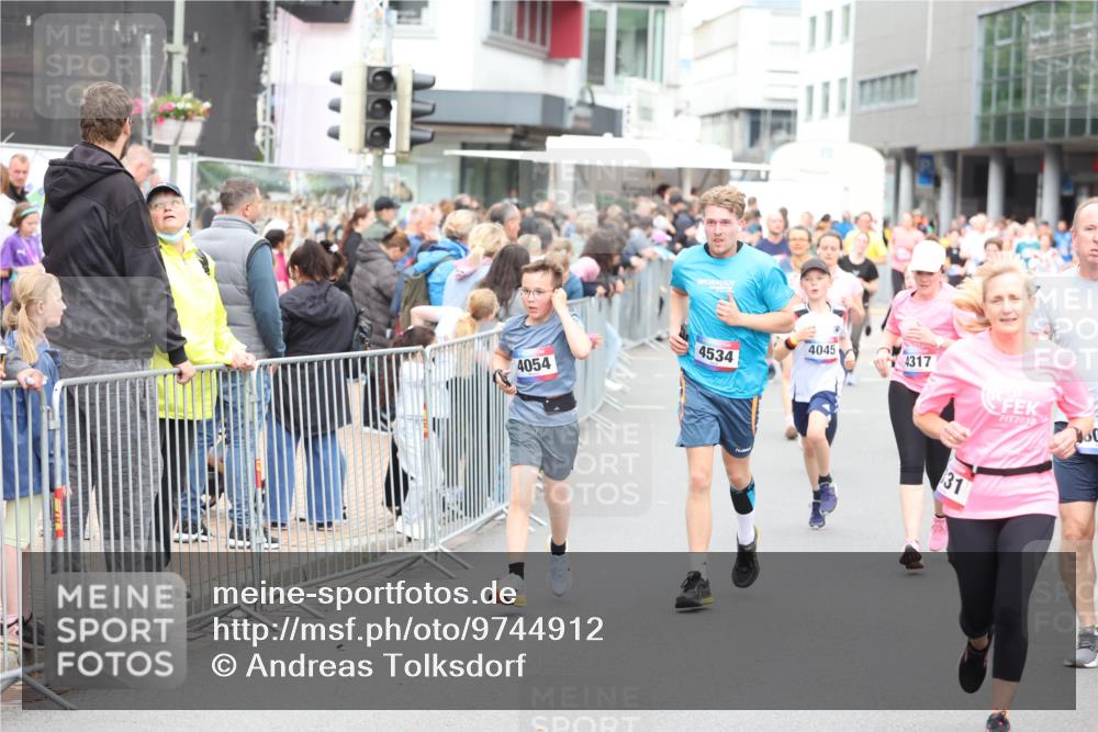 12.06.2026 - Holstenköstenlauf Andreas Tolksdorf http://msf.ph/oto/9744912 12.06.2026 17:59:50 Laufen 4054, 4534, 4045, 4317, 2030, 60, 31 meine-sportfotos.de