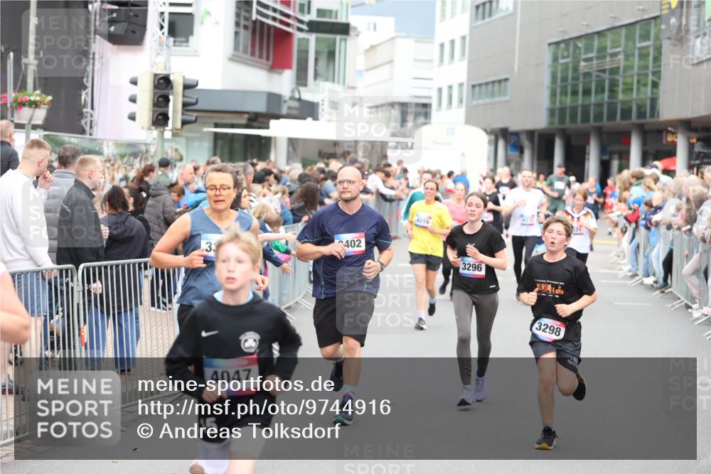 12.06.2026 - Holstenköstenlauf Andreas Tolksdorf http://msf.ph/oto/9744916 12.06.2026 17:59:56 Laufen 402, 33, 15, 4047, 4016, 3296, 3298 meine-sportfotos.de