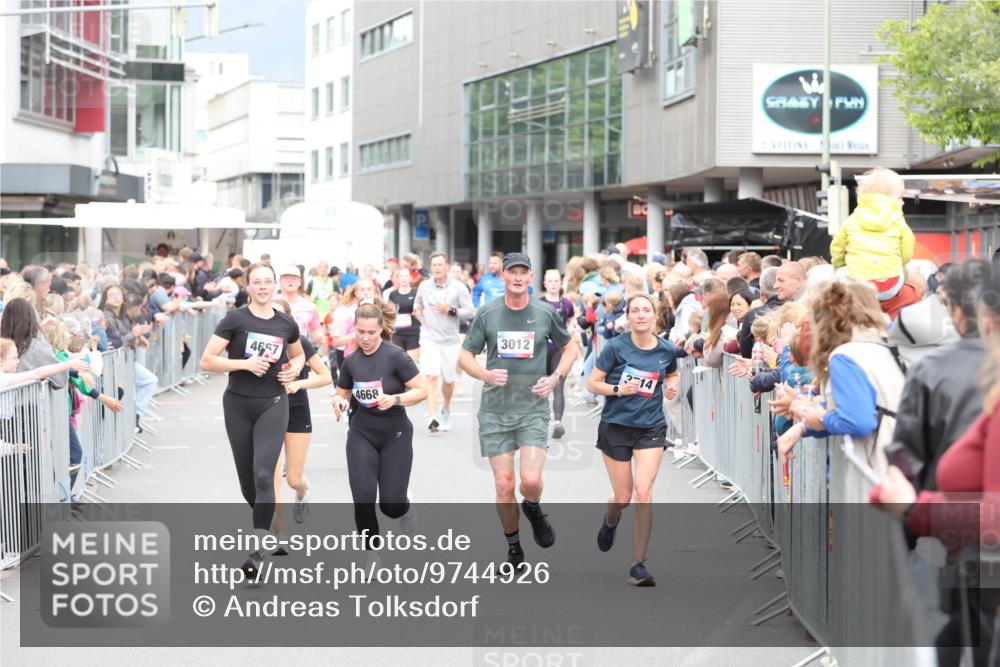12.06.2026 - Holstenköstenlauf Andreas Tolksdorf http://msf.ph/oto/9744926 12.06.2026 18:00:05 Laufen 4667, 4668, 3012, 314 meine-sportfotos.de