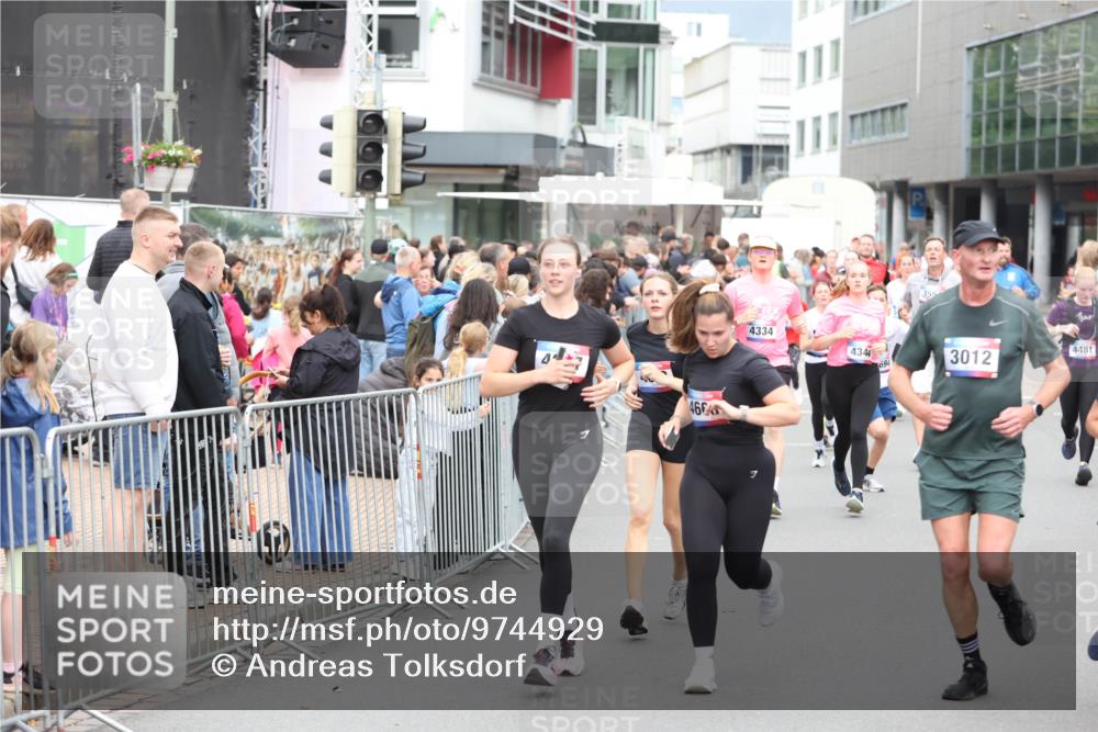 12.06.2026 - Holstenköstenlauf Andreas Tolksdorf http://msf.ph/oto/9744929 12.06.2026 18:00:07 Laufen 46, 4334, 4344, 4481, 3012 meine-sportfotos.de