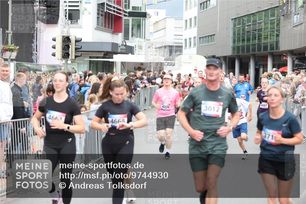 12.06.2026 - Holstenköstenlauf Andreas Tolksdorf http://msf.ph/oto/9744930 12.06.2026 18:00:08 Laufen 4667, 4668, 4334, 3012, 3832, 4481, 371 meine-sportfotos.de