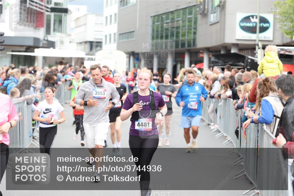 12.06.2026 - Holstenköstenlauf Andreas Tolksdorf http://msf.ph/oto/9744936 12.06.2026 18:00:11 Laufen 3553, 4481, 3832 meine-sportfotos.de