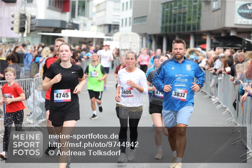 12.06.2026 - Holstenköstenlauf Andreas Tolksdorf http://msf.ph/oto/9744942 12.06.2026 18:00:15 Laufen 876, 4745, 3405, 474, 3832 meine-sportfotos.de