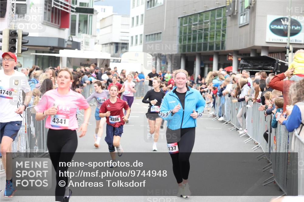 12.06.2026 - Holstenköstenlauf Andreas Tolksdorf http://msf.ph/oto/9744948 12.06.2026 18:00:22 Laufen 4749, 2030, 4341, 3816, 4286, 3551, 3817, 137 meine-sportfotos.de