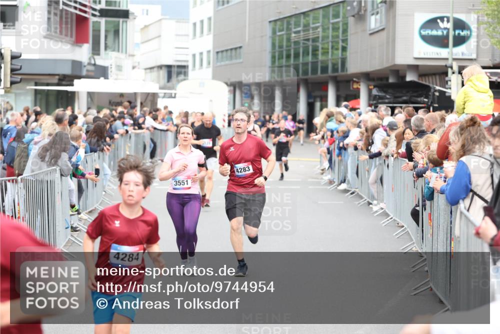 12.06.2026 - Holstenköstenlauf Andreas Tolksdorf http://msf.ph/oto/9744954 12.06.2026 18:00:27 Laufen 4284, 3551, 4283 meine-sportfotos.de