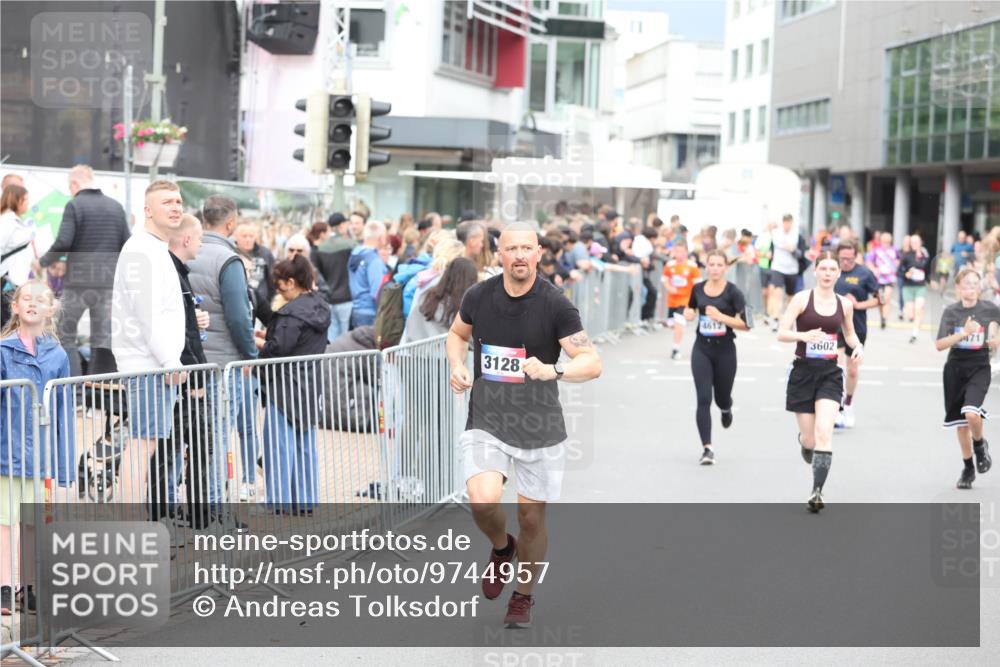 12.06.2026 - Holstenköstenlauf Andreas Tolksdorf http://msf.ph/oto/9744957 12.06.2026 18:00:32 Laufen 3128, 3602 meine-sportfotos.de