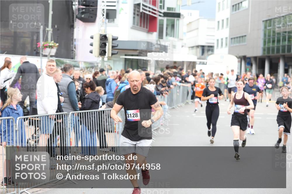 12.06.2026 - Holstenköstenlauf Andreas Tolksdorf http://msf.ph/oto/9744958 12.06.2026 18:00:32 Laufen 3128, 4612, 3476, 360 meine-sportfotos.de
