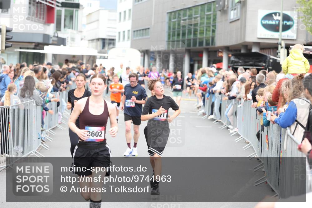 12.06.2026 - Holstenköstenlauf Andreas Tolksdorf http://msf.ph/oto/9744963 12.06.2026 18:00:35 Laufen 3602, 4489 meine-sportfotos.de