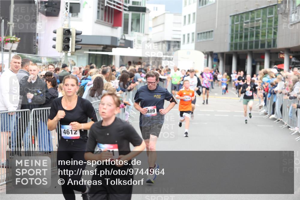 12.06.2026 - Holstenköstenlauf Andreas Tolksdorf http://msf.ph/oto/9744964 12.06.2026 18:00:36 Laufen 4612, 489, 404 meine-sportfotos.de
