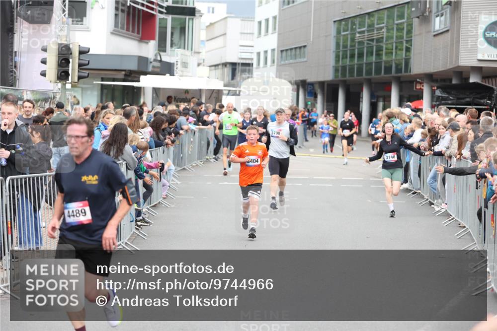 12.06.2026 - Holstenköstenlauf Andreas Tolksdorf http://msf.ph/oto/9744966 12.06.2026 18:00:38 Laufen 4489, 404, 3798, 3740 meine-sportfotos.de