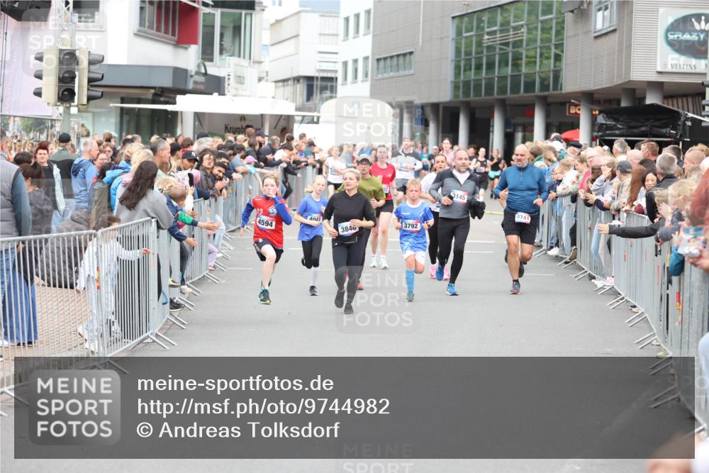 12.06.2026 - Holstenköstenlauf Andreas Tolksdorf http://msf.ph/oto/9744982 12.06.2026 18:00:51 Laufen 4041, 3792, 4594, 3846, 3145, 4741 meine-sportfotos.de