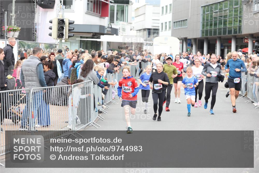 12.06.2026 - Holstenköstenlauf Andreas Tolksdorf http://msf.ph/oto/9744983 12.06.2026 18:00:52 Laufen 4594, 4041, 3846, 302, 3792, 3144, 145, 4741 meine-sportfotos.de