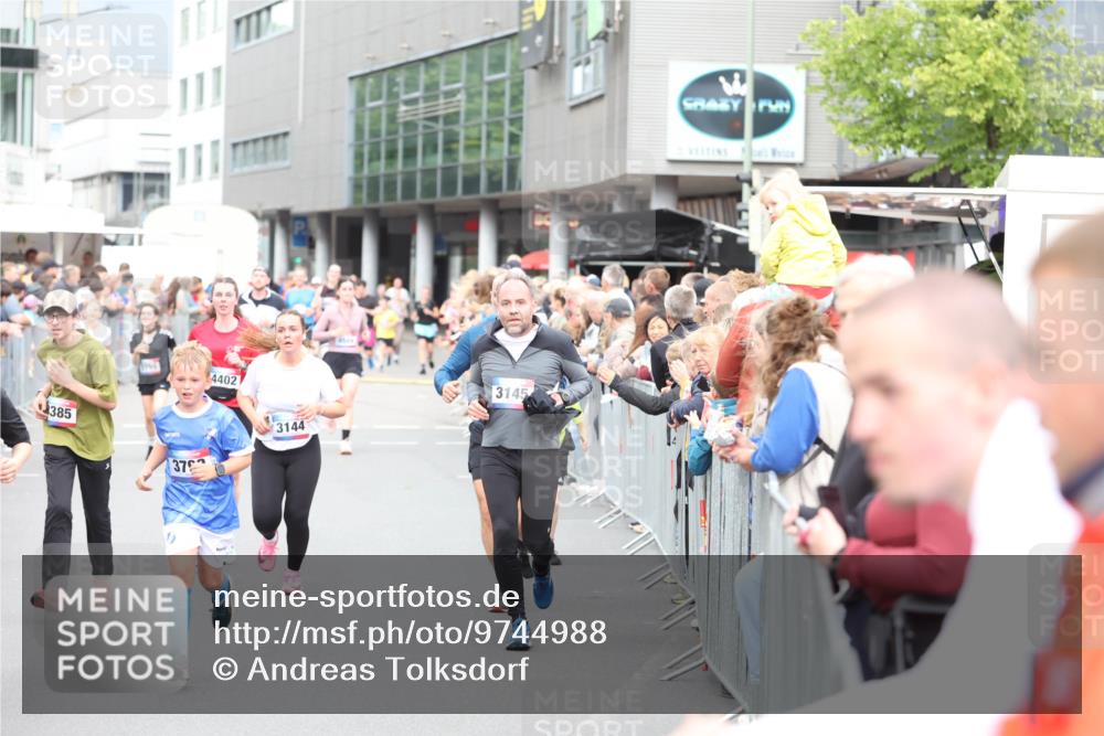 12.06.2026 - Holstenköstenlauf Andreas Tolksdorf http://msf.ph/oto/9744988 12.06.2026 18:00:54 Laufen 385, 4402, 37, 31441, 3145 meine-sportfotos.de