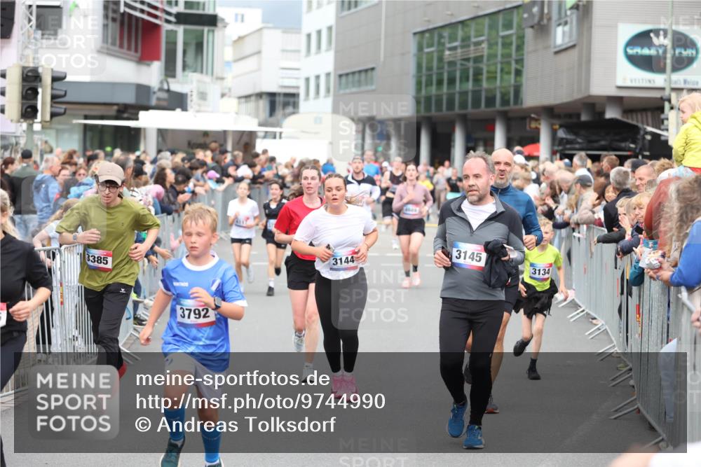 12.06.2026 - Holstenköstenlauf Andreas Tolksdorf http://msf.ph/oto/9744990 12.06.2026 18:00:55 Laufen 3385, 3792, 3144, 4609, 3145, 3134 meine-sportfotos.de